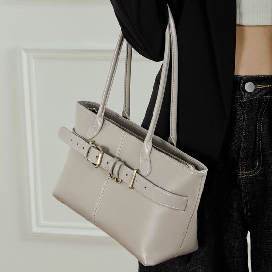 Elova Handcrafted Genuine Leather Crossbody Bag in Black - E788