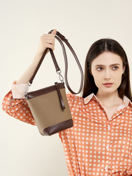 Elova Handcrafted Genuine Leather Crossbody Bag in White - E378