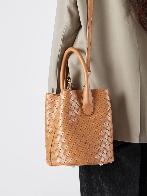 Elova Handcrafted Genuine Leather Crossbody Bag in Black - E486 view 7