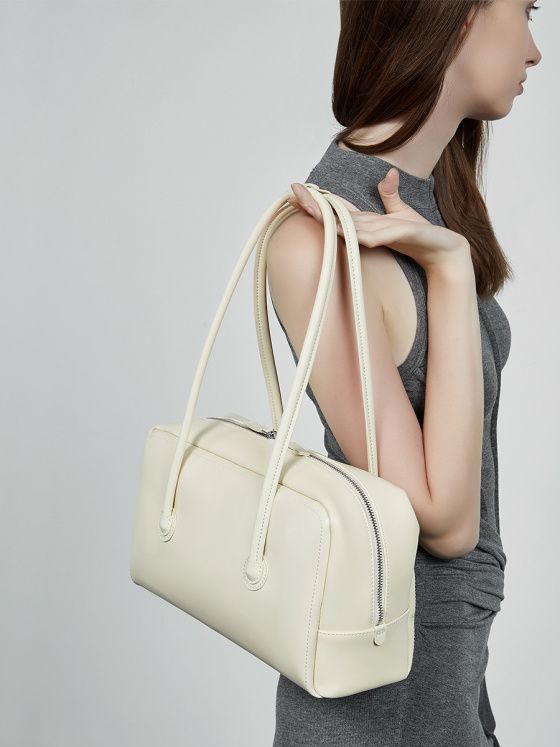 Elova Handcrafted Genuine Leather Bag in Black - E642 view 4