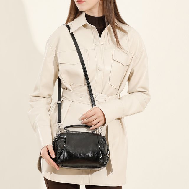 Elova Handcrafted Genuine Leather Bag in Black - E579 view 7