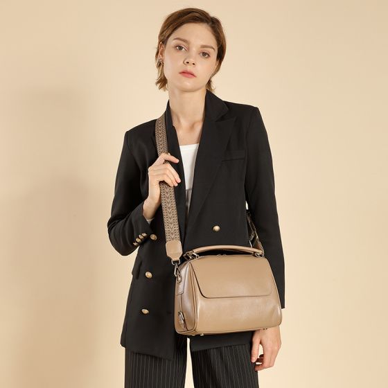 Elova Handcrafted Genuine Leather Crossbody Bag in Black - E497 view 7