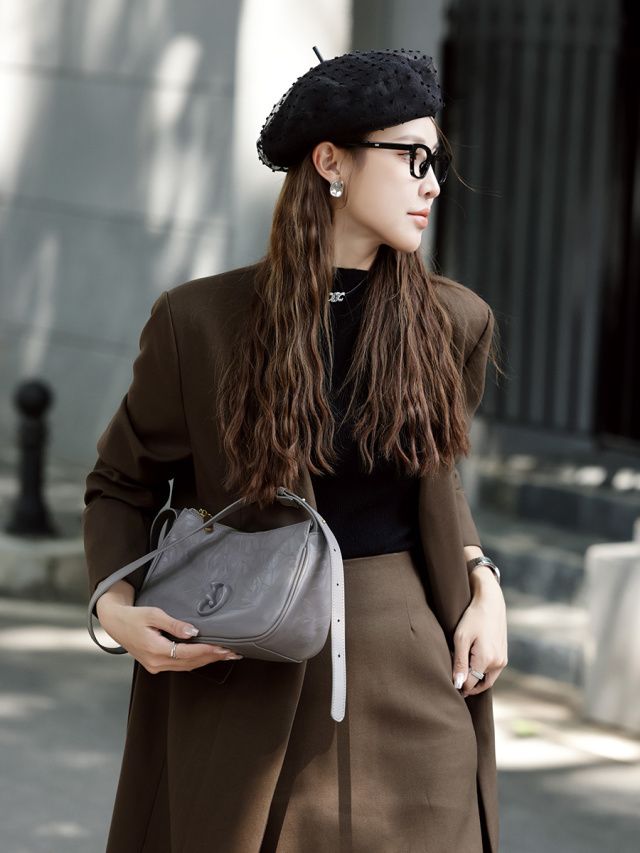 Elova Handcrafted Genuine Leather Crossbody Bag in Black - E206 view 8