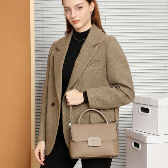 Elova Handcrafted Genuine Leather Crossbody Bag in Black - E532 view 4