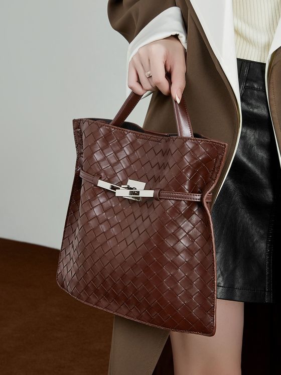 Elova Handcrafted Genuine Leather Crossbody Bag in Black - E791 view 2