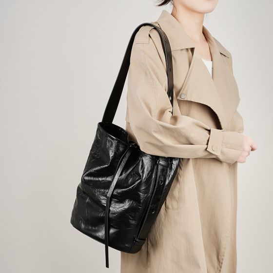 Elova Handcrafted Genuine Leather Crossbody Bag in Black - E396 view 4