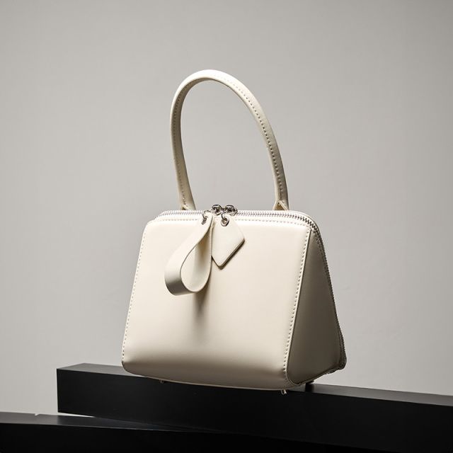 Elova Handcrafted Genuine Leather Crossbody Bag in Black - E354 view 8