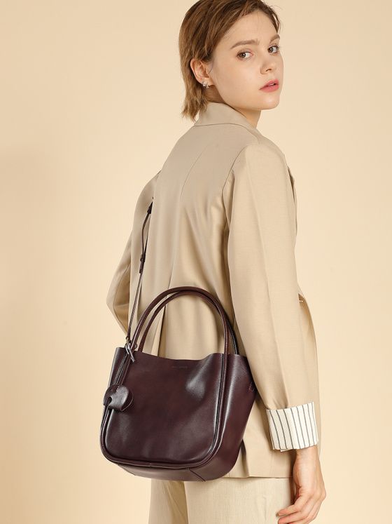 Elova Handcrafted Genuine Leather Crossbody Bag in Black - E502 view 4