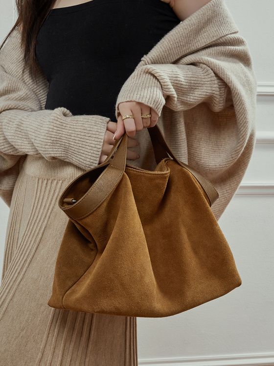 Elova Handcrafted Genuine Leather Crossbody Bag in Black - E773