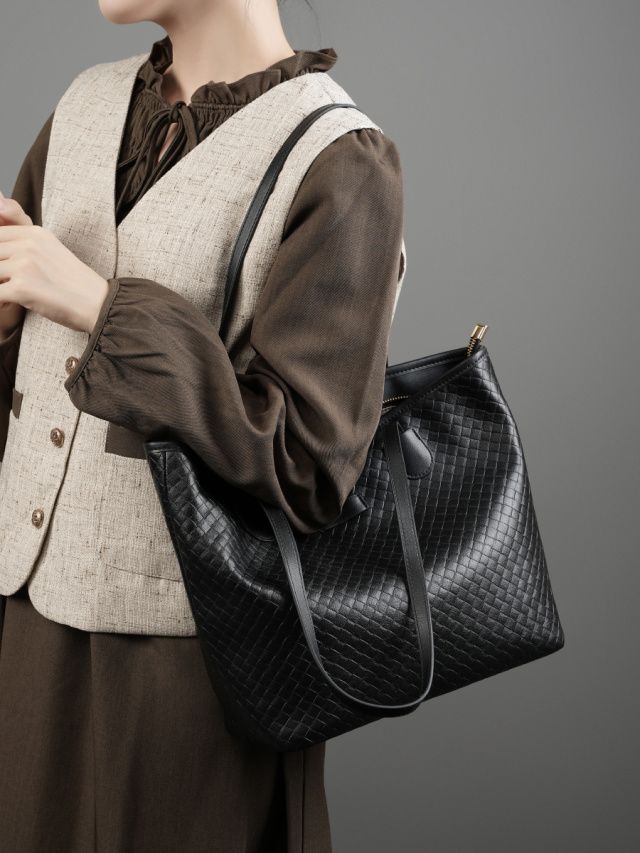 Elova Handcrafted Genuine Leather Tote Bag in Black - E448 view 8