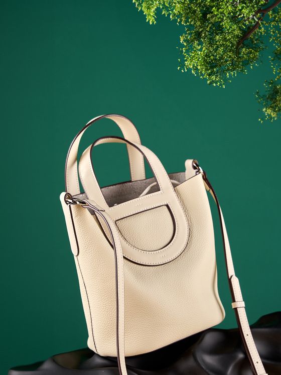 Elova Handcrafted Genuine Leather Togo Crossbody Bag in Black - E340 view 3