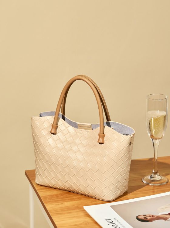 Elova Handcrafted Genuine Leather Crossbody Bag in Black - E450 view 7