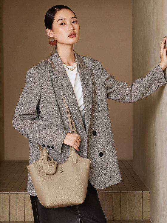 Elova Handcrafted Genuine Leather Crossbody Bag in Black - E731 view 2