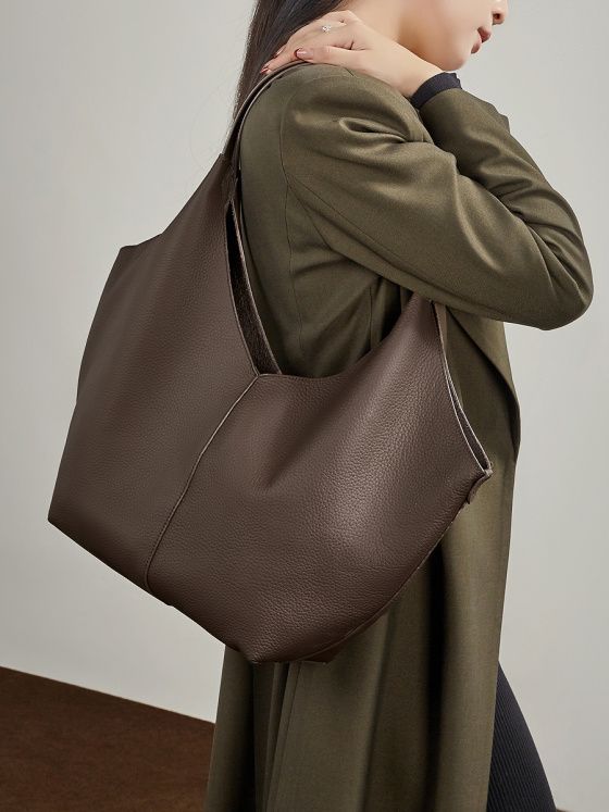 Elova Handcrafted Genuine Leather Tote Bag in Black - E801