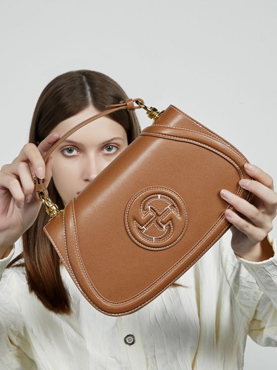 Elova Handcrafted Genuine Leather Crossbody Bag in Black - E645 view 2