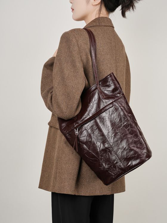 Elova Handcrafted Genuine Leather Tote Bag in Black - E251