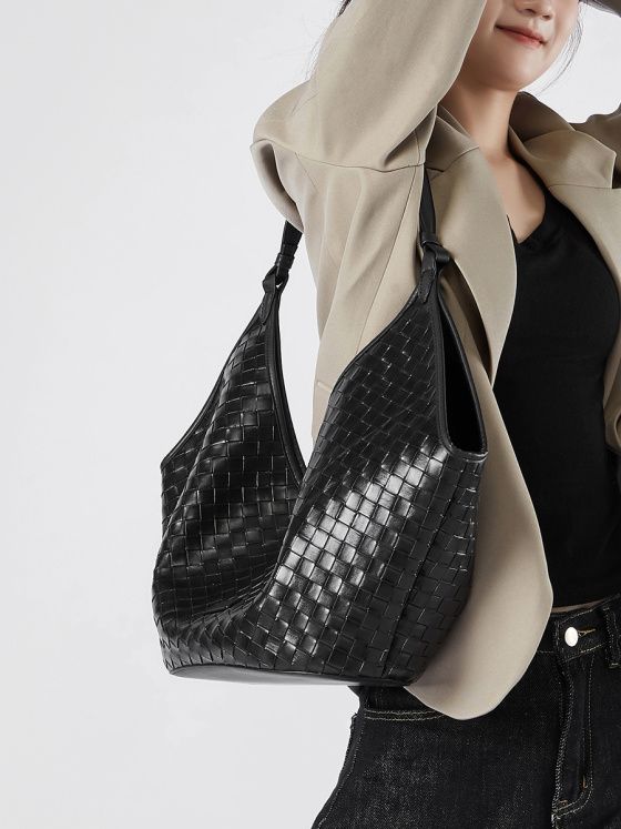 Elova Handcrafted Genuine Leather Tote Bag in Black - E487