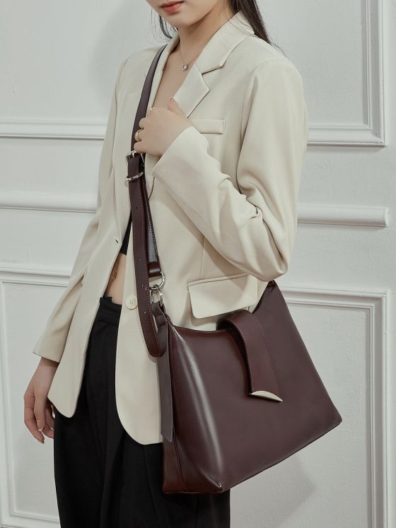 Elova Handcrafted Genuine Leather Crossbody Bag in Black - E763 view 3