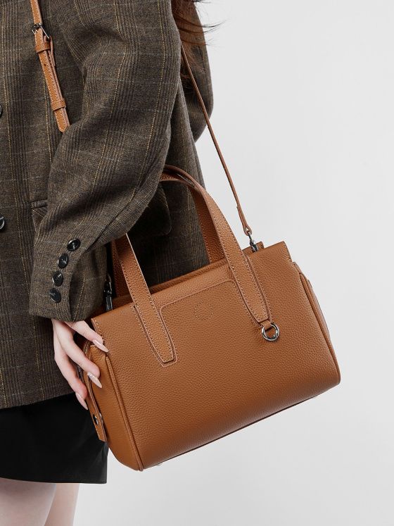 Elova Handcrafted Genuine Leather Crossbody Bag in Black - E507