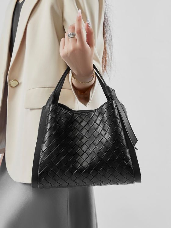 Elova Handcrafted Genuine Leather Crossbody Bag in Black - E464 view 5