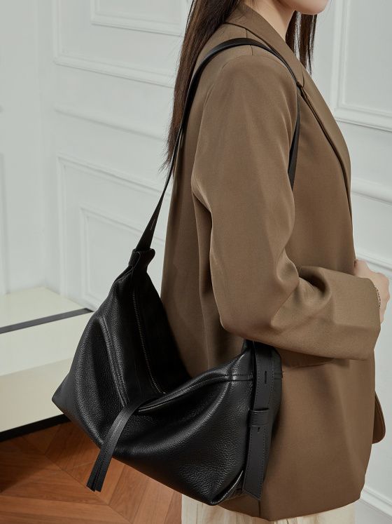 Elova Handcrafted Genuine Leather Crossbody Bag in Black - E775