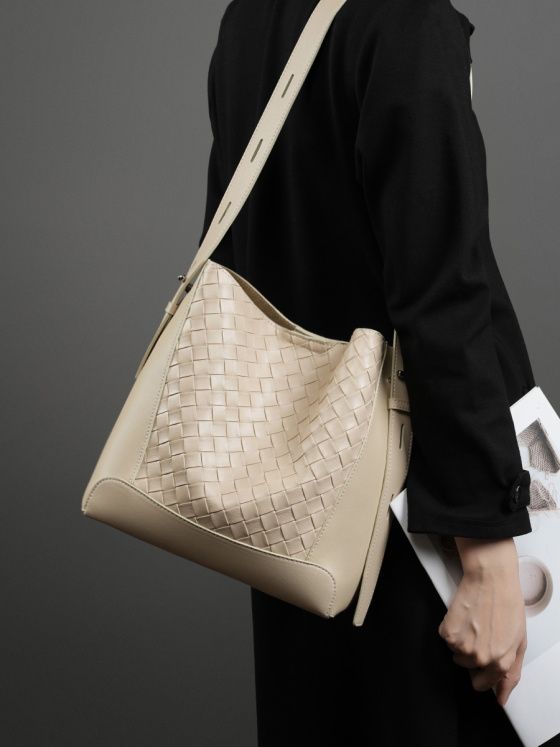 Elova Handcrafted Genuine Leather Crossbody Bag in Black - E451 view 6