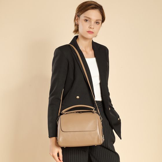 Elova Handcrafted Genuine Leather Crossbody Bag in Black - E497