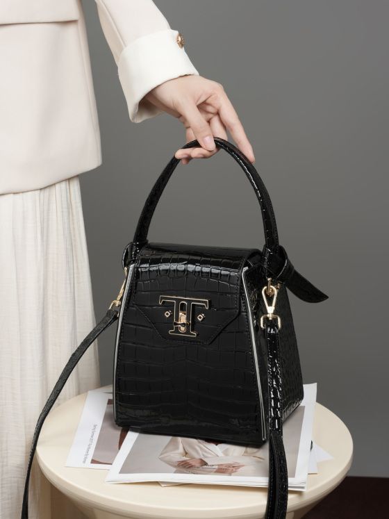 Elova Handcrafted Genuine Leather Crossbody Bag in Black - E449 view 5