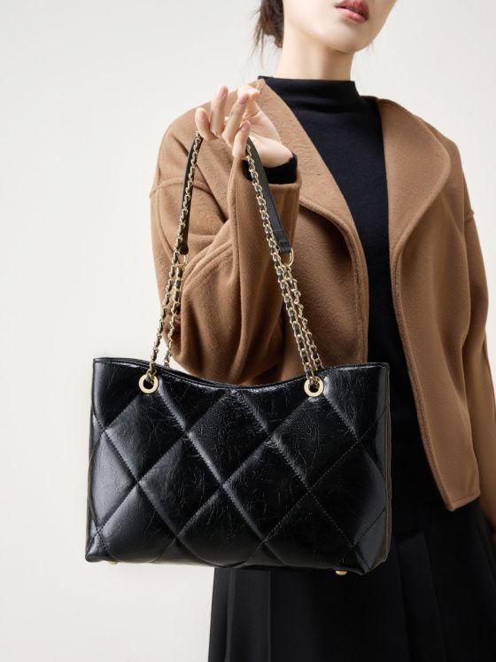 Elova Handcrafted Genuine Leather Crossbody Bag in Black - E544