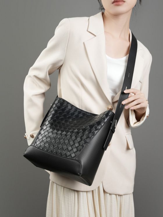 Elova Handcrafted Genuine Leather Crossbody Bag in Black - E451 view 3