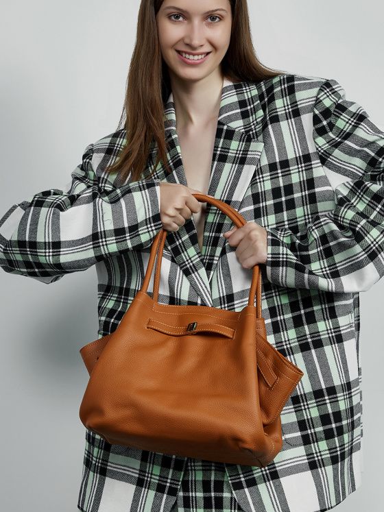 Elova Handcrafted Genuine Leather Bag in Black - E648 view 8