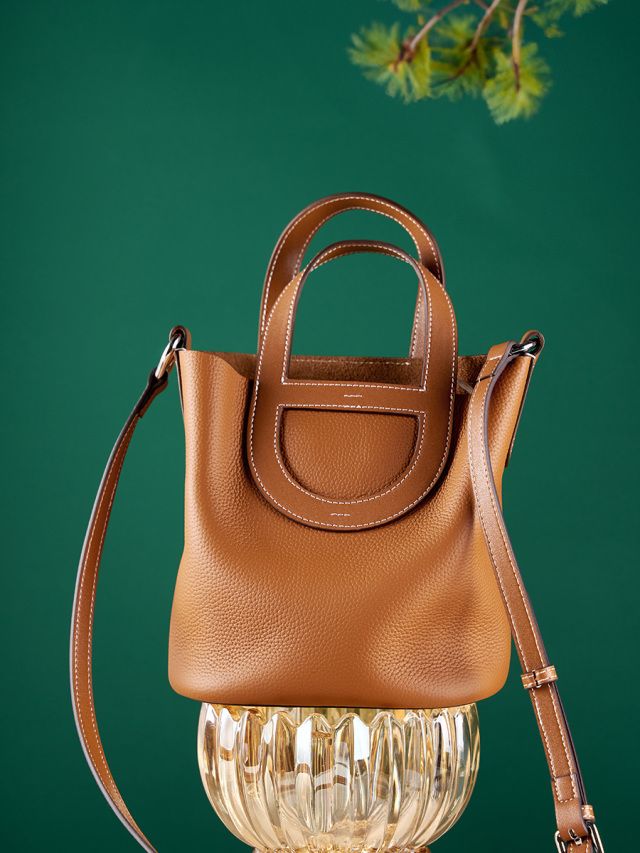 Elova Handcrafted Genuine Leather Togo Crossbody Bag in Black - E340 view 8