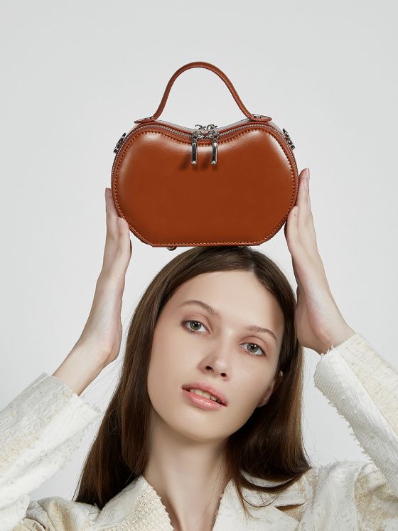 Elova Handcrafted Genuine Leather Crossbody Bag in Black - E631 view 7