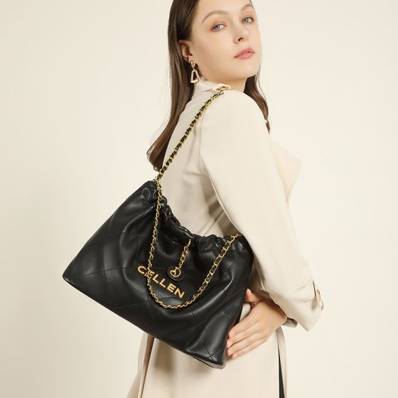 Elova Handcrafted Genuine Leather Crossbody Bag in Black - E311