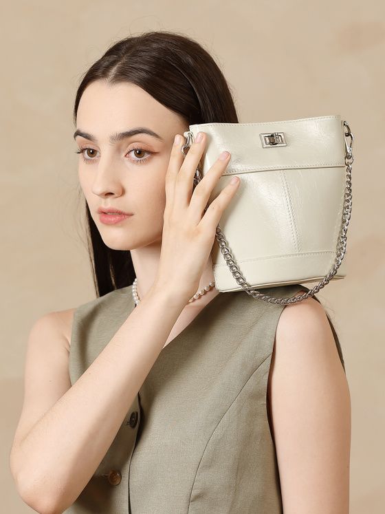 Elova Handcrafted Genuine Leather Bag in Black - E680 view 3