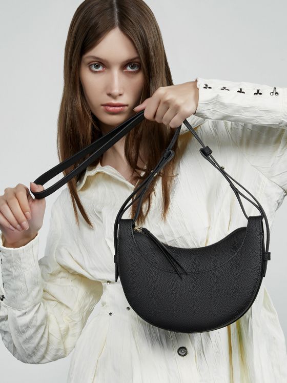 Elova Handcrafted Genuine Leather Shoulder Bag in Black - E630 view 6