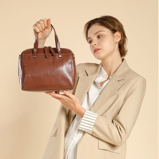 Elova Handcrafted Genuine Leather Crossbody Bag in Black - E504 view 7