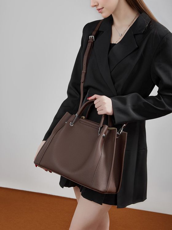 Elova Handcrafted Genuine Leather Crossbody Bag in Black - E816 view 5