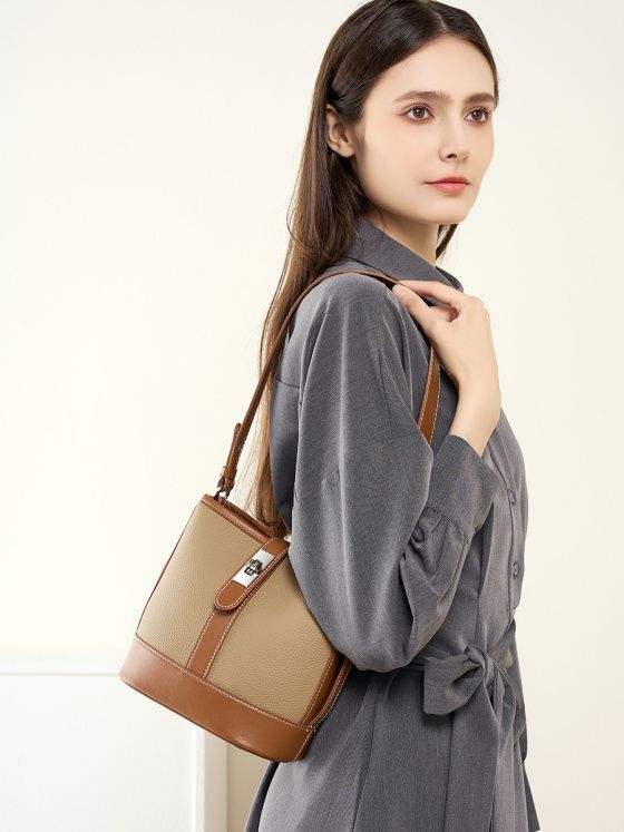 Elova Handcrafted Genuine Leather Crossbody Bag in White - E381