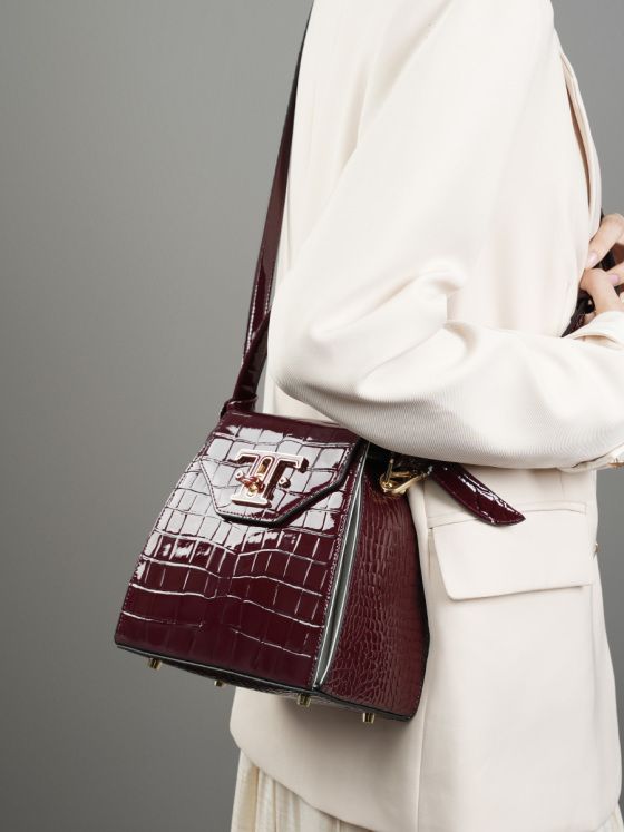 Elova Handcrafted Genuine Leather Crossbody Bag in Black - E449 view 3