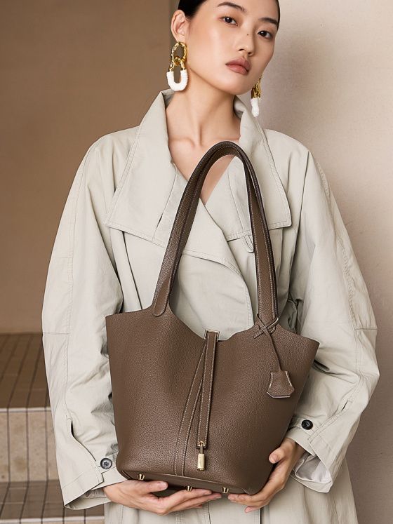 Elova Handcrafted Genuine Leather Shoulder Bag in Black - E733 view 3