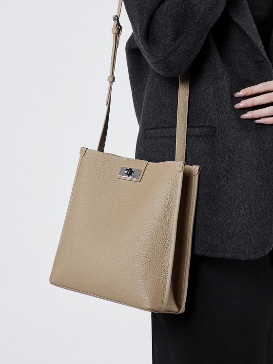 Elova Handcrafted Genuine Leather Crossbody Bag in Black - E490 view 8