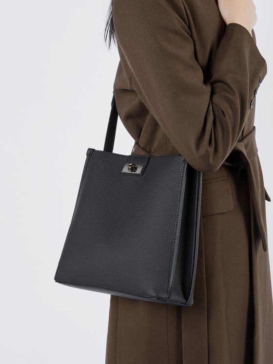 Elova Handcrafted Genuine Leather Crossbody Bag in Black - E490 view 4