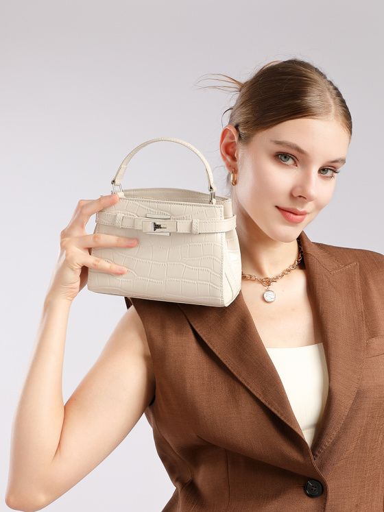 Elova Handcrafted Genuine Leather Crossbody Bag in Black - E707