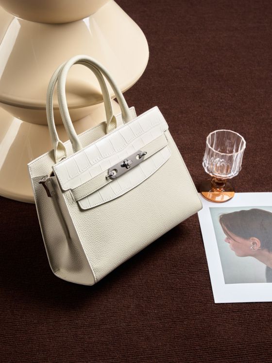 Elova Handcrafted Genuine Leather Crossbody Bag in Black - E444 view 7