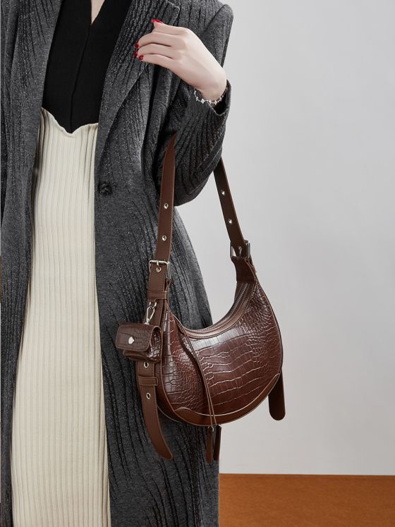 Elova Handcrafted Genuine Leather Shoulder Bag in Black - E818