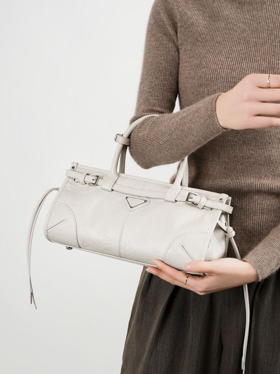 Elova Handcrafted Genuine Leather Bag in Black - E350