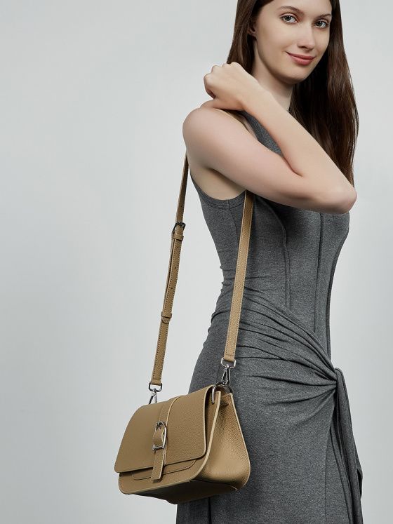 Elova Handcrafted Genuine Leather Crossbody Bag in Black - E654