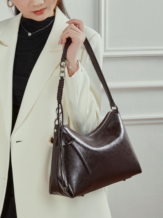 Elova Handcrafted Genuine Leather Crossbody Bag in Black - E779 view 4