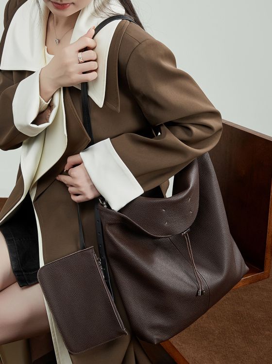 Elova Handcrafted Genuine Leather Crossbody Bag in Black - E795